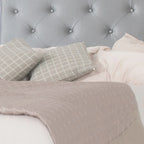 Lit King Size Ancy, tête de lit capitonnée et rembourrée, finition gris clair